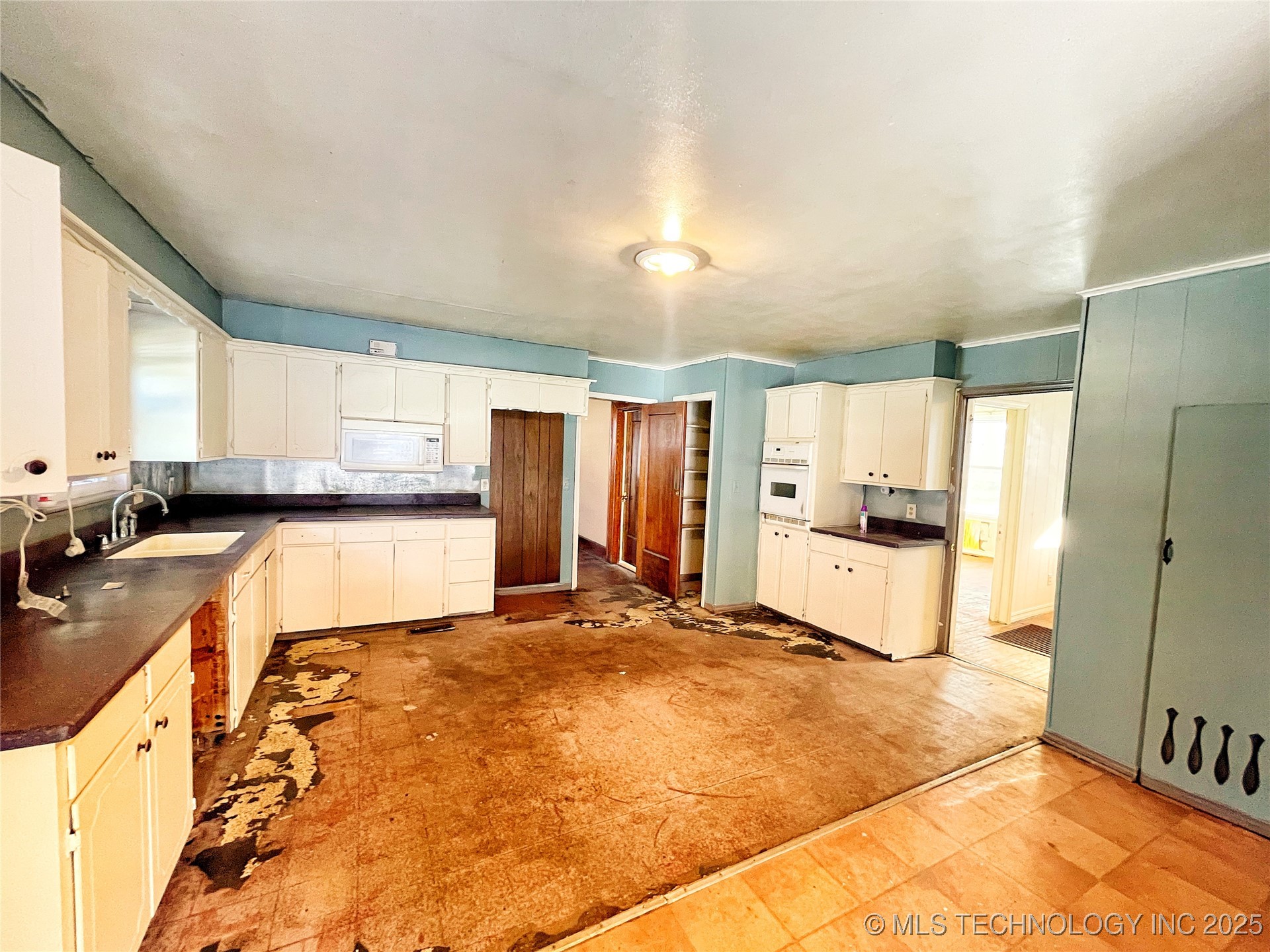 121 S Okfuskee Avenue