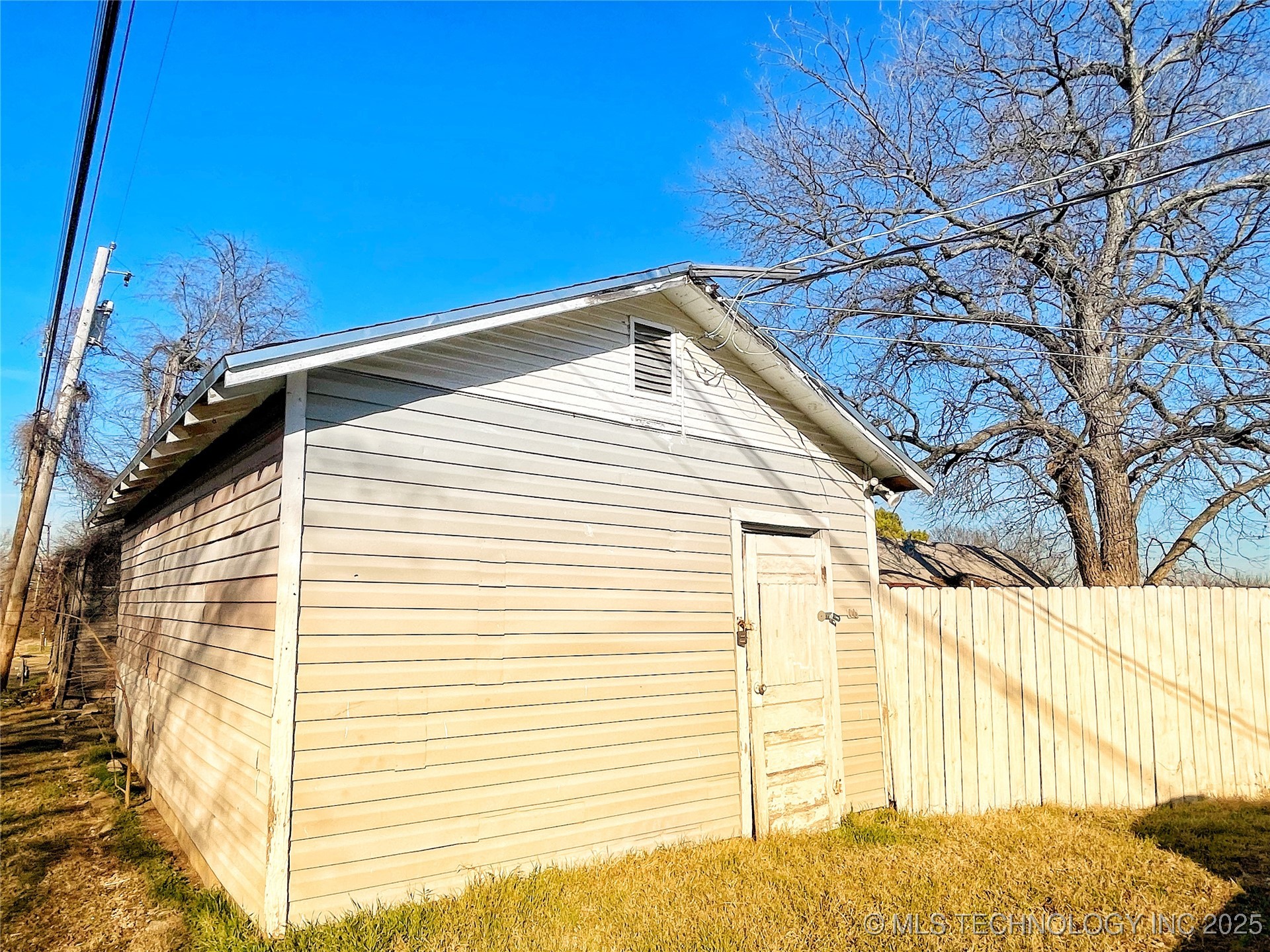 121 S Okfuskee Avenue
