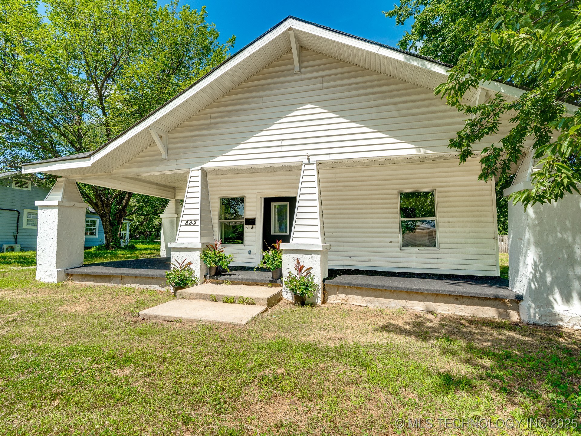 823 N Oak
