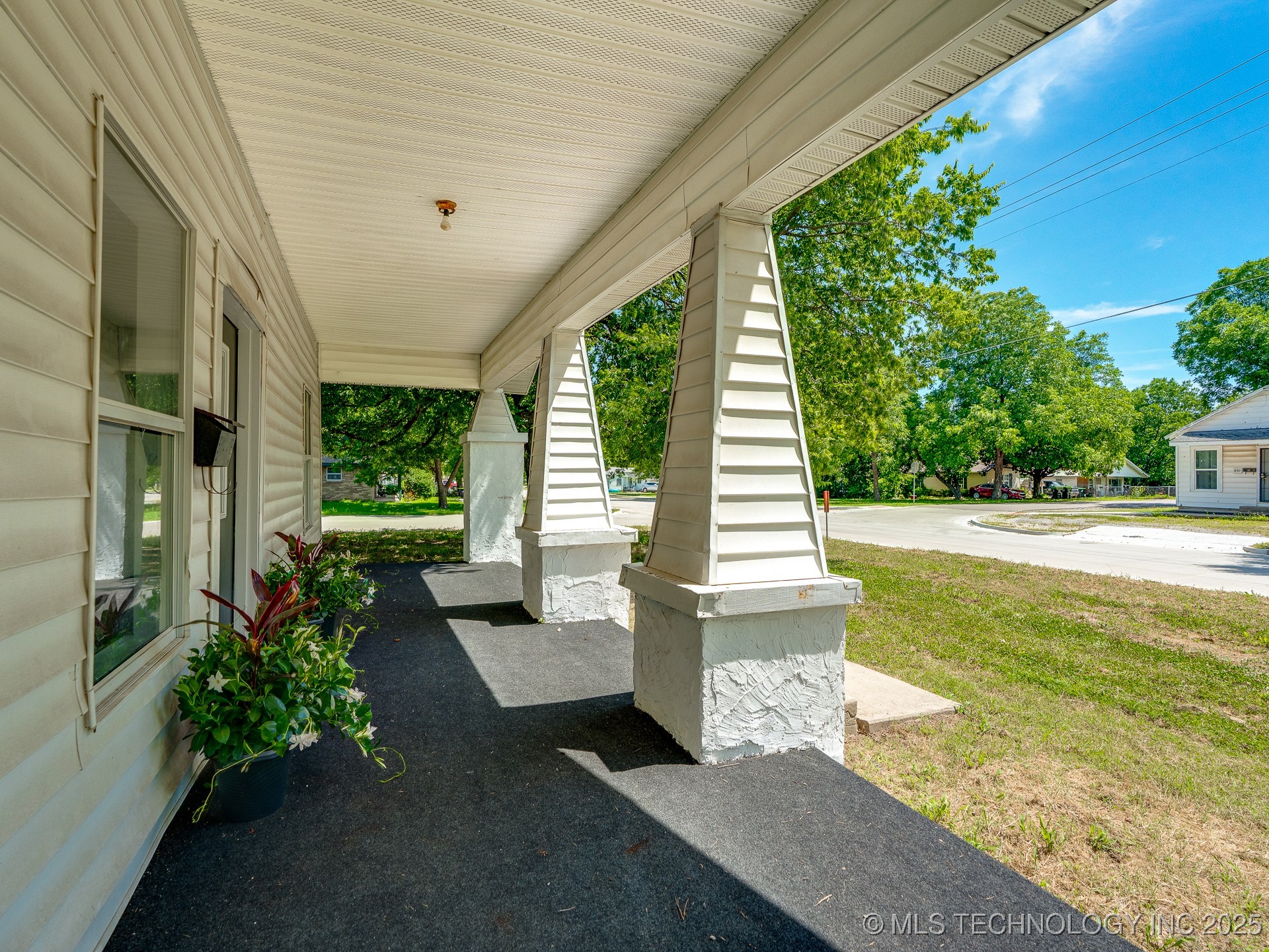823 N Oak