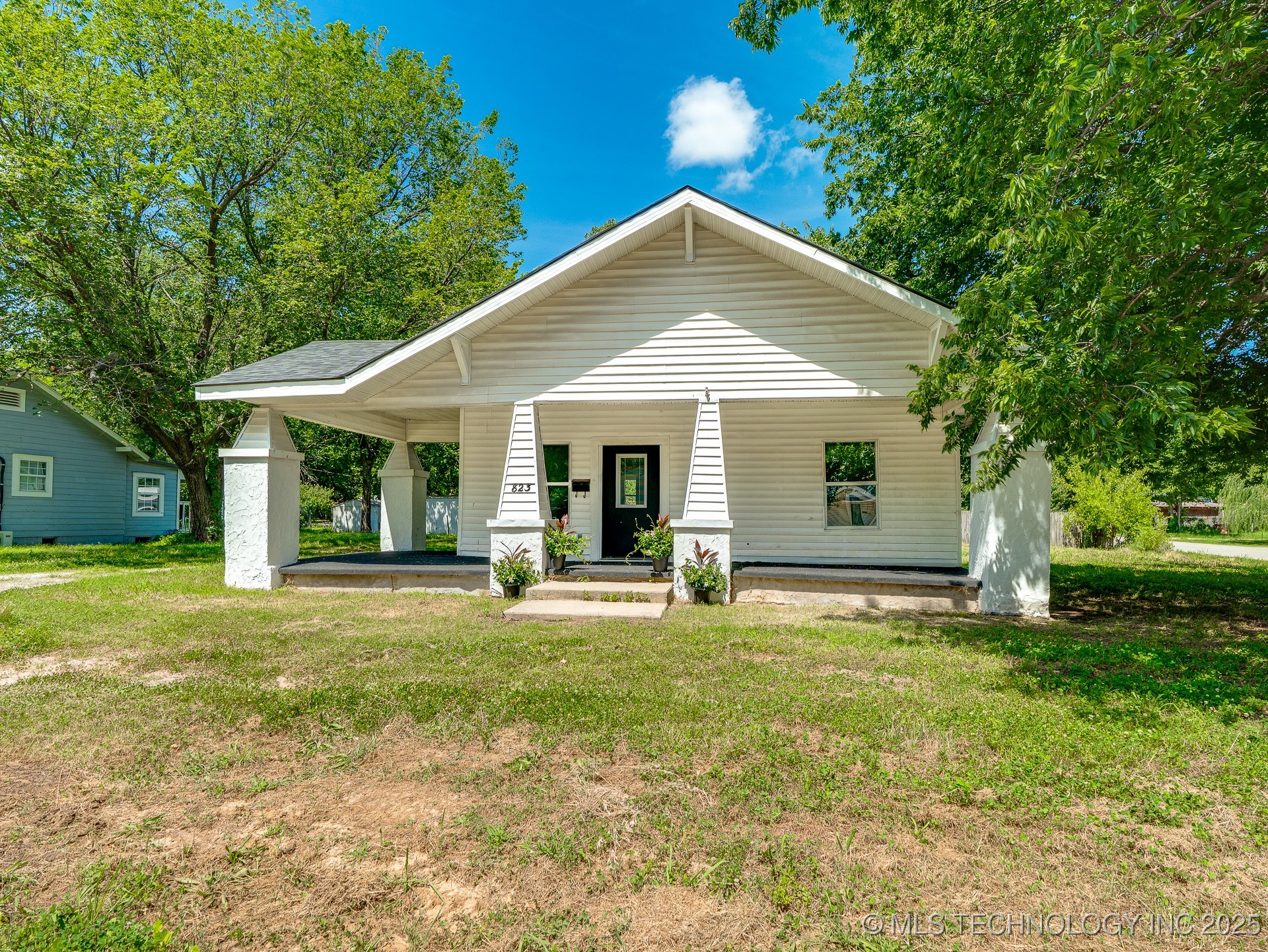 823 N Oak