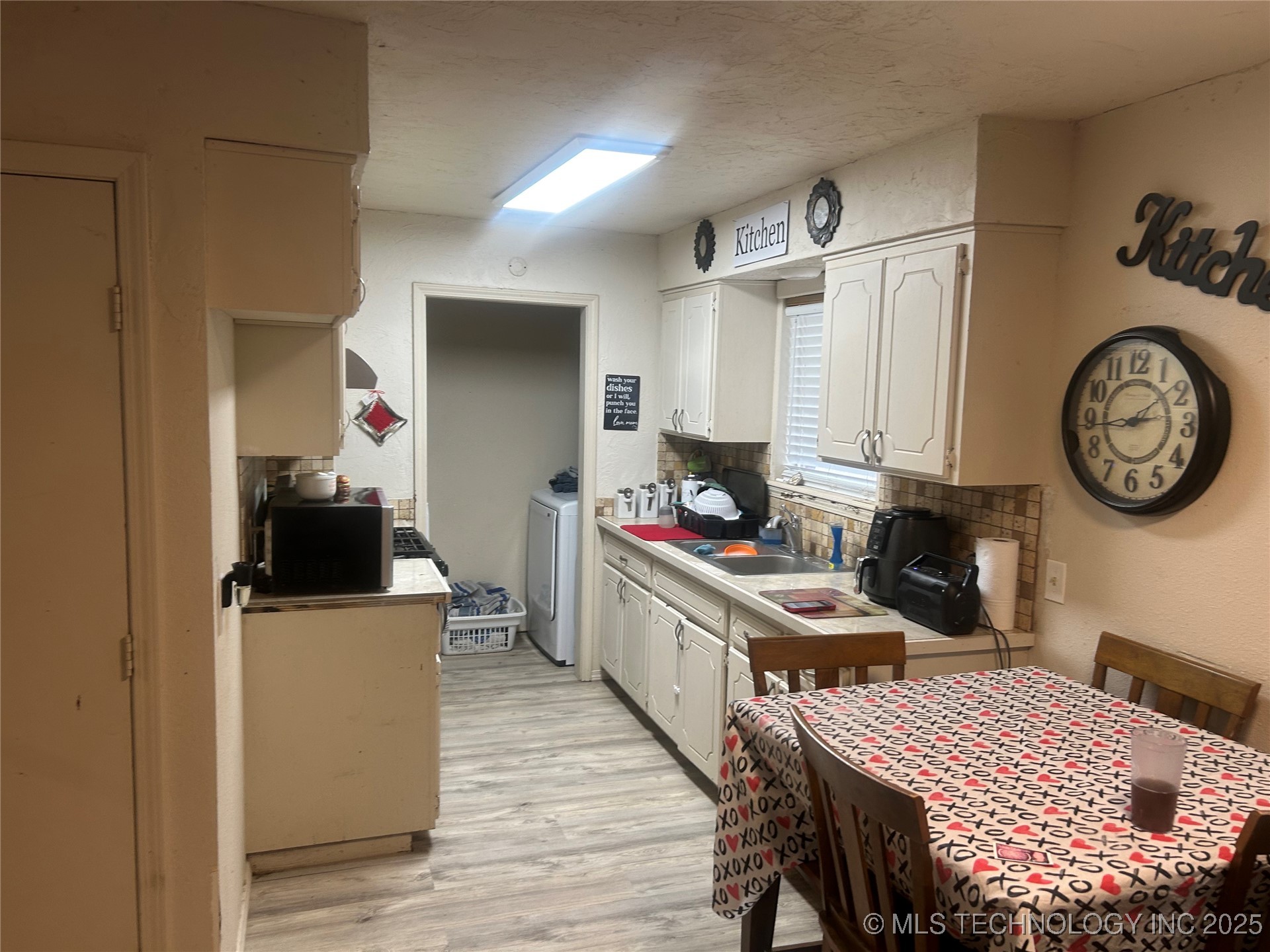 3601 Governor Harris