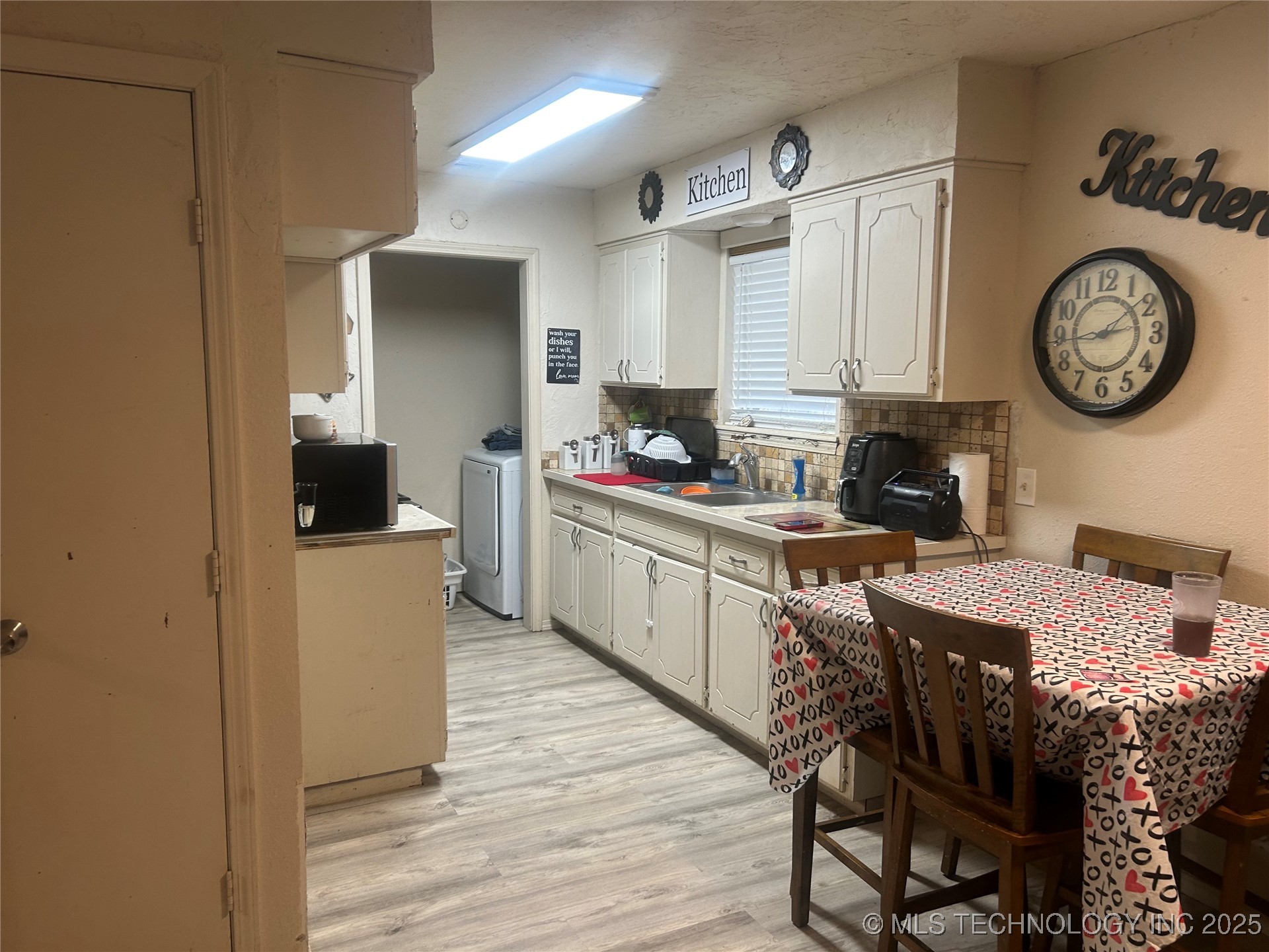 3601 Governor Harris