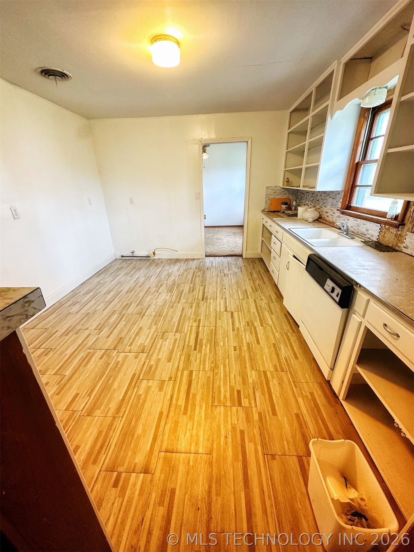 800 N Burgess