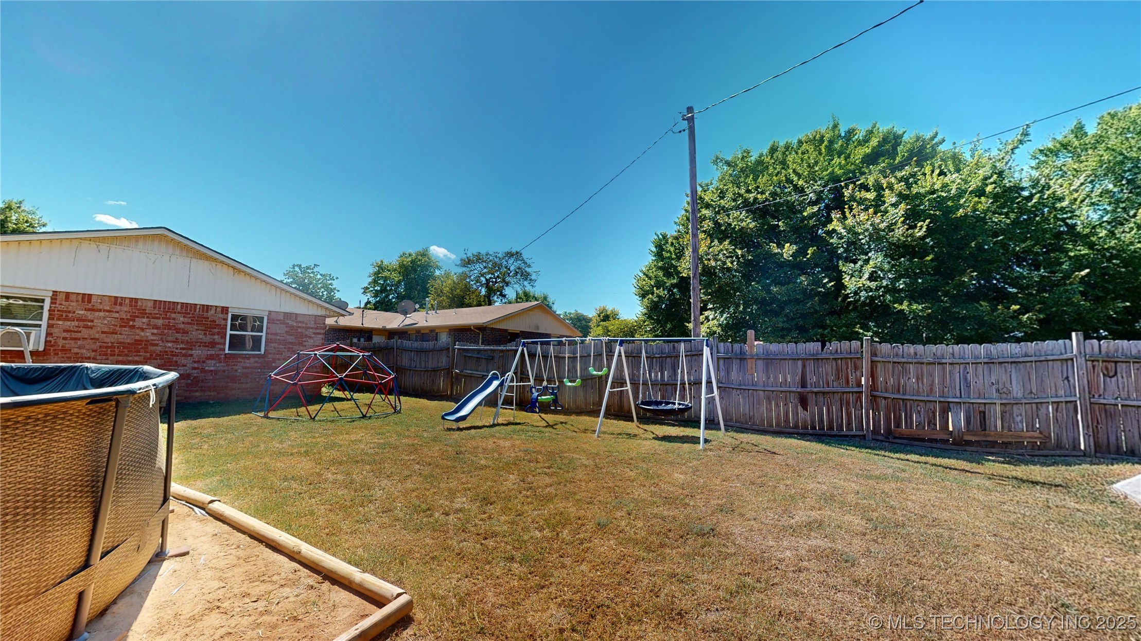 404 W Hinckley