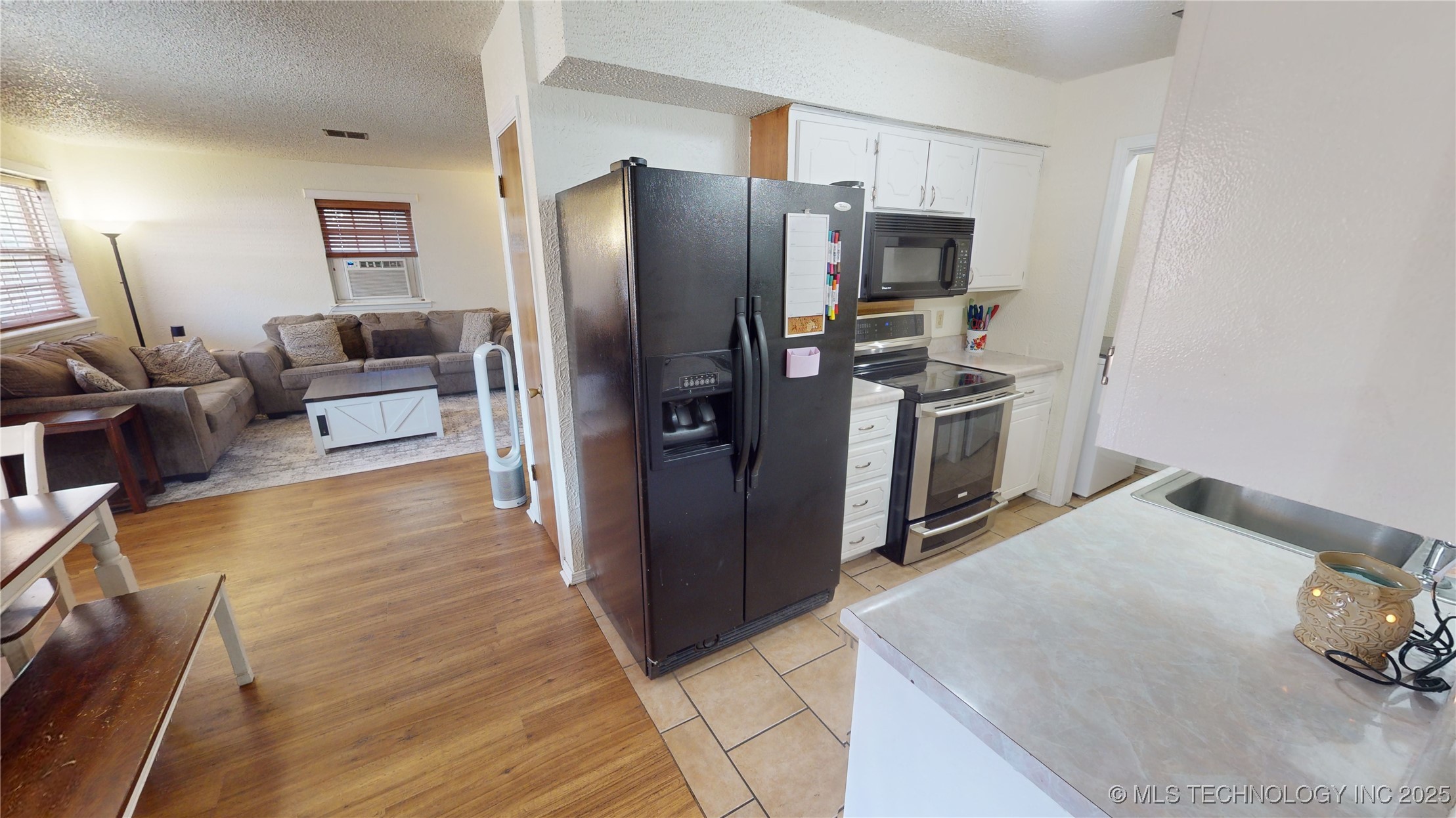 404 W Hinckley