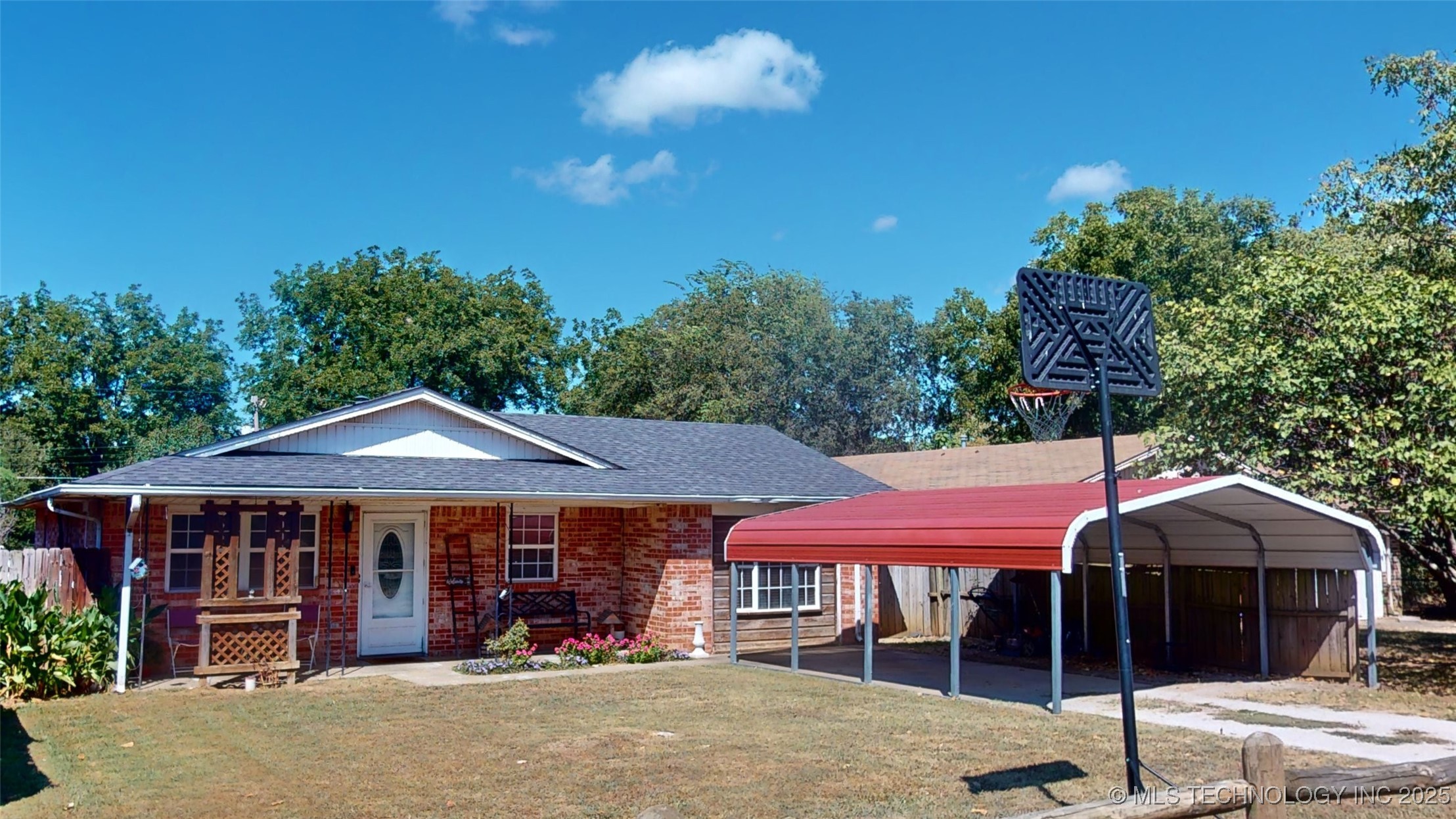 404 W Hinckley