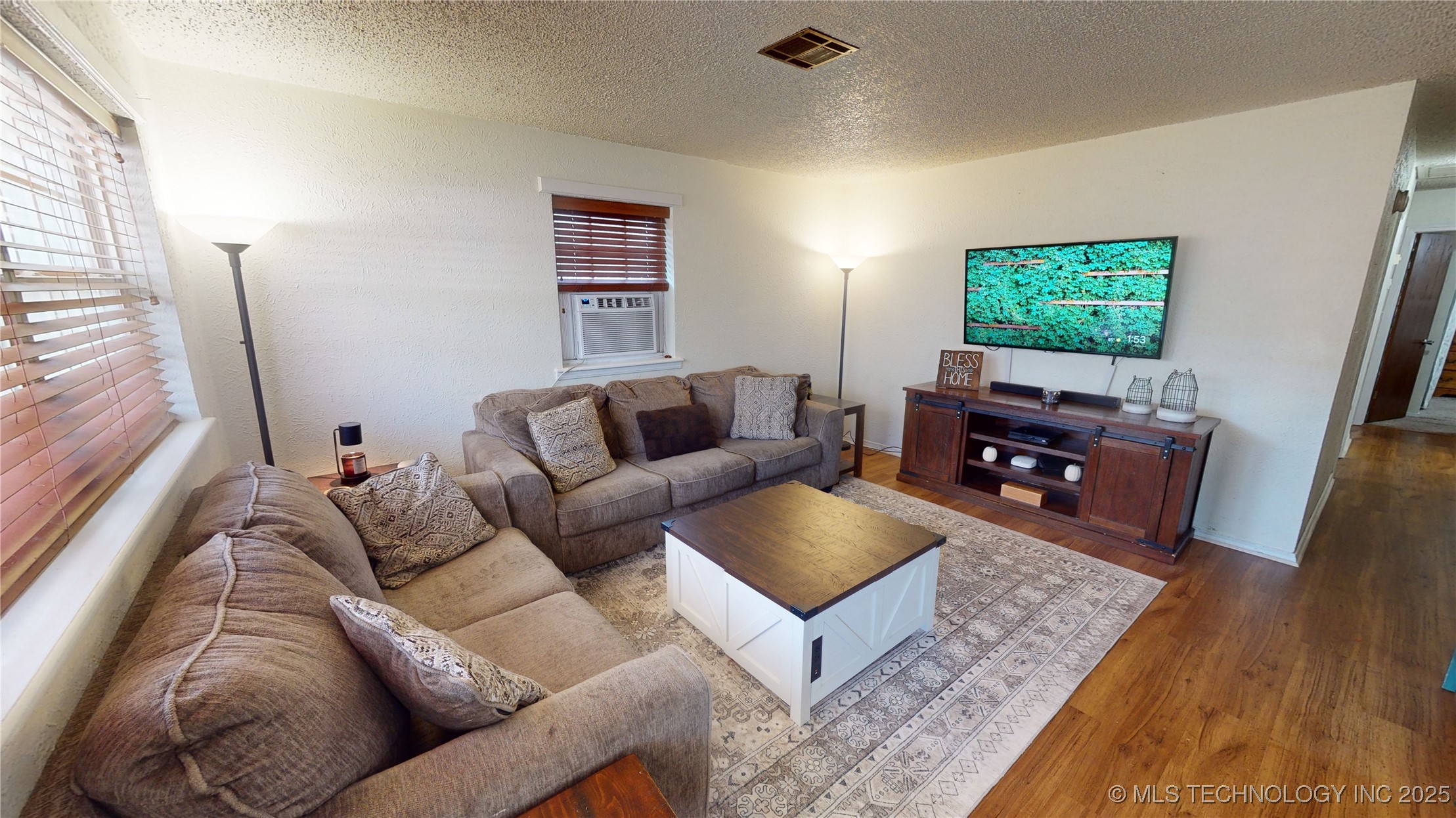404 W Hinckley