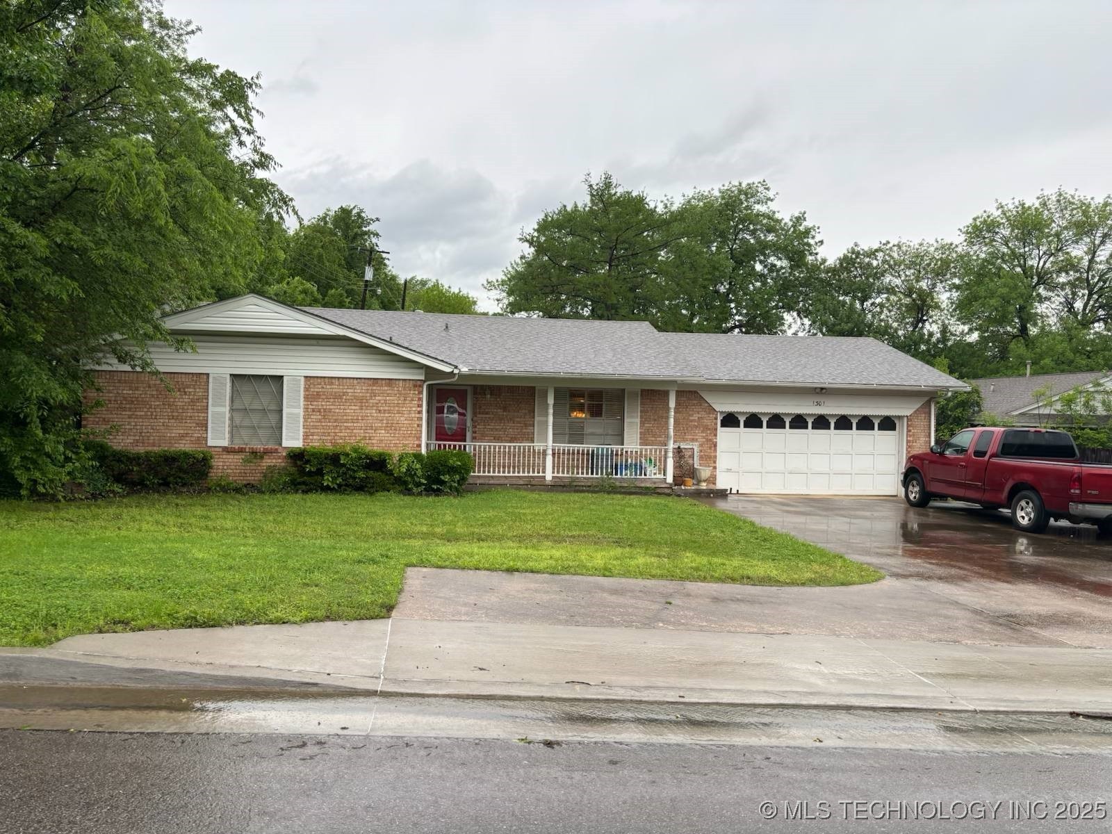 1301 S Broadway Avenue