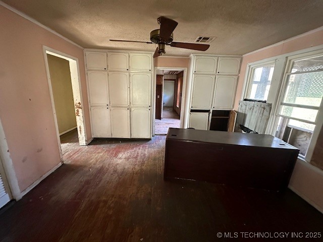 301 S Hinckley