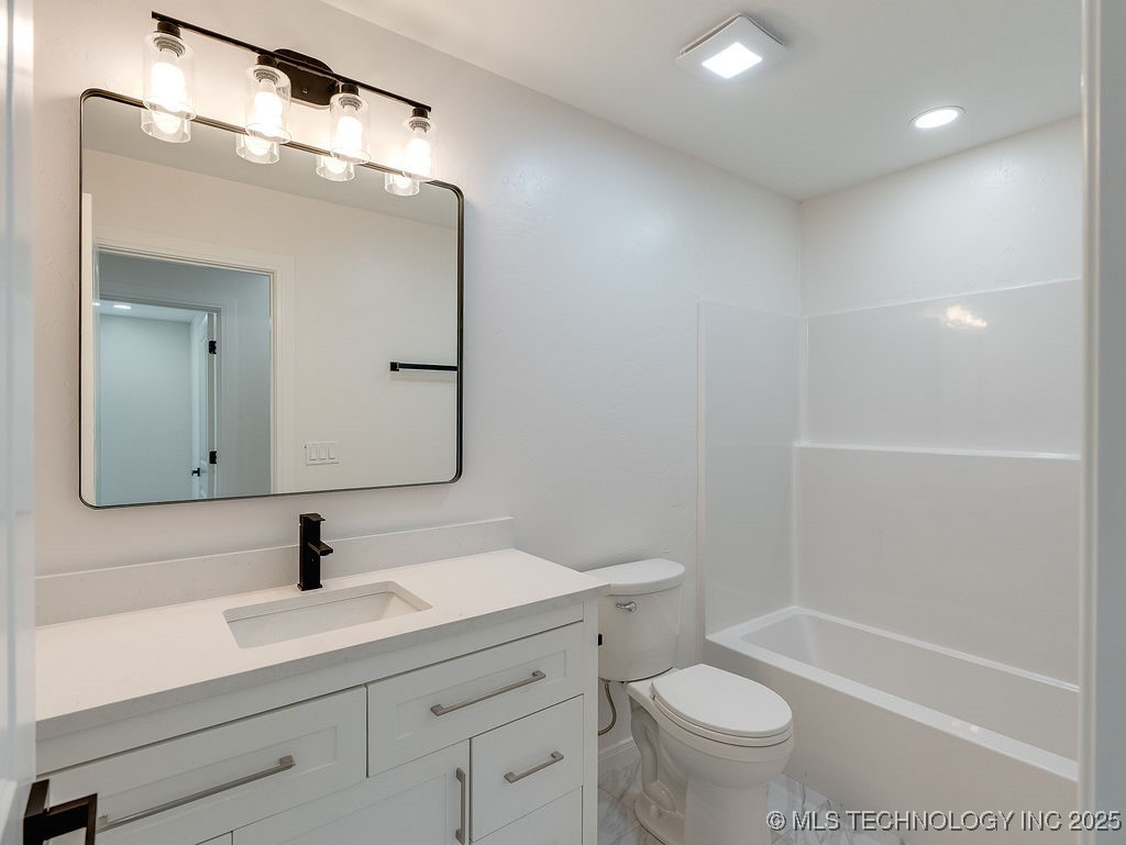 1108 E Beverly