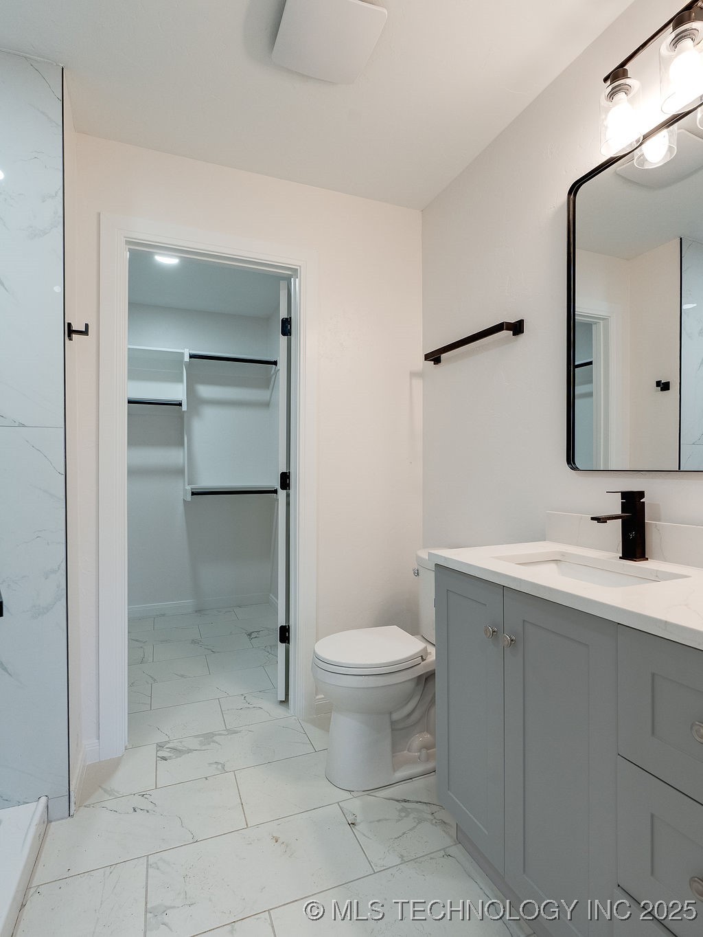 1108 E Beverly