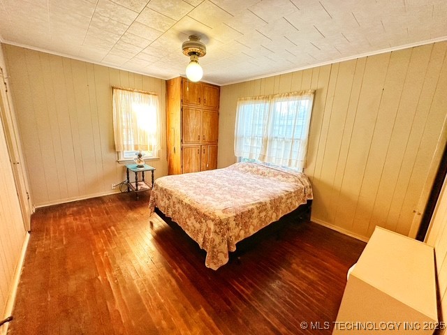 913 N Hinckley