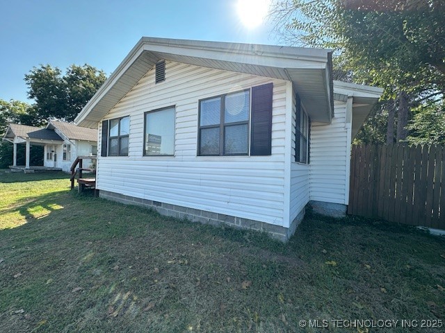 913 N Hinckley