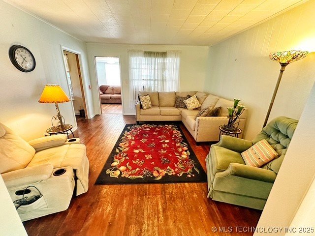 913 N Hinckley