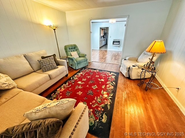 913 N Hinckley
