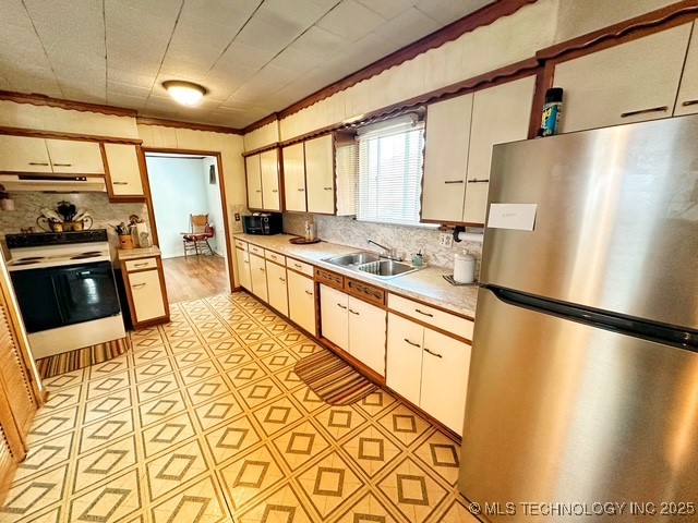 913 N Hinckley