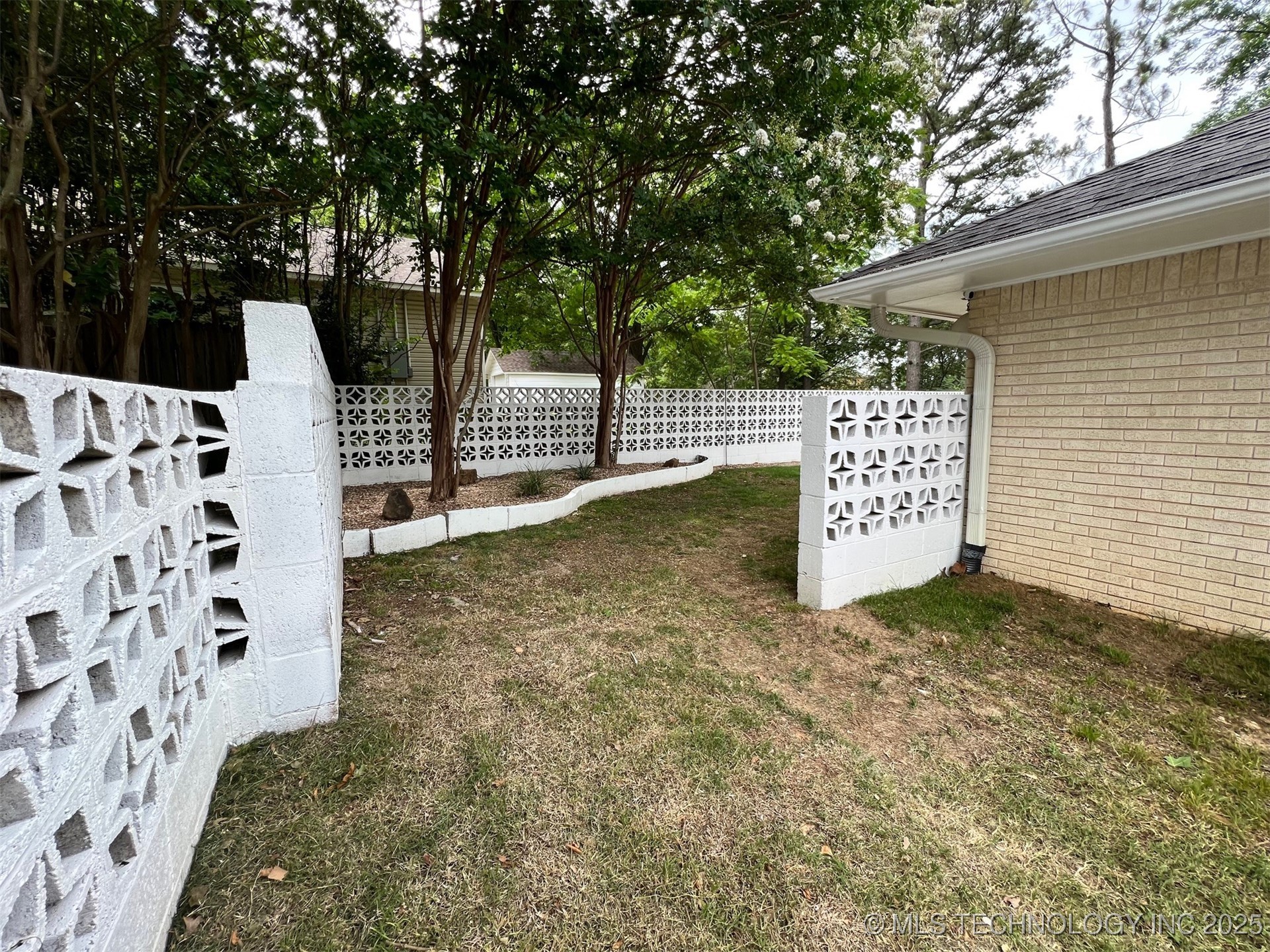 1604 Broadway Boulevard W