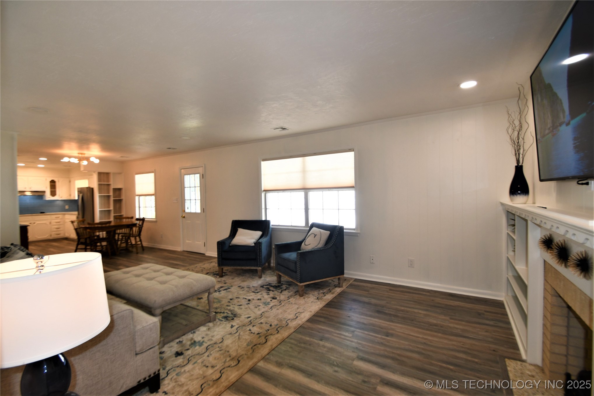 1604 Broadway Boulevard W