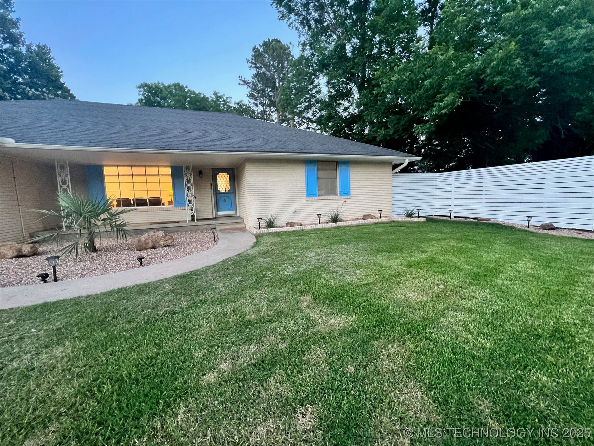 1604 Broadway Boulevard W