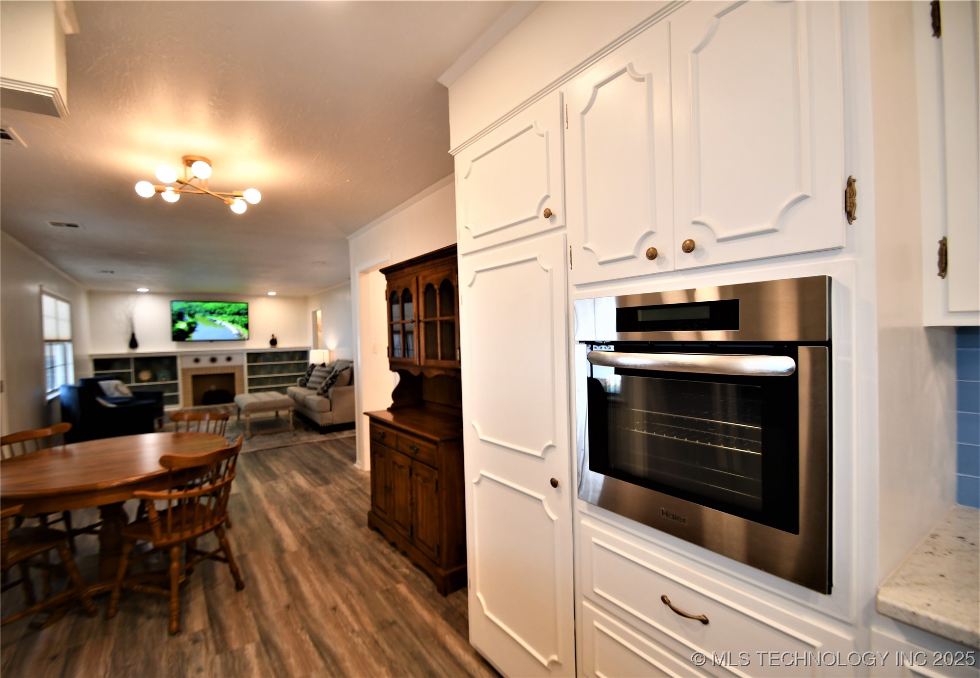 1604 Broadway Boulevard W