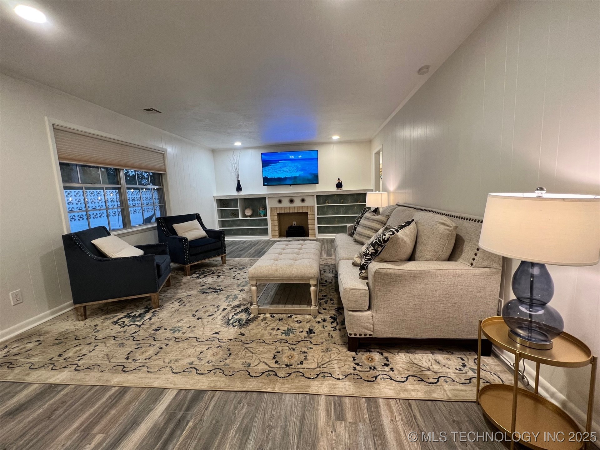 1604 Broadway Boulevard W