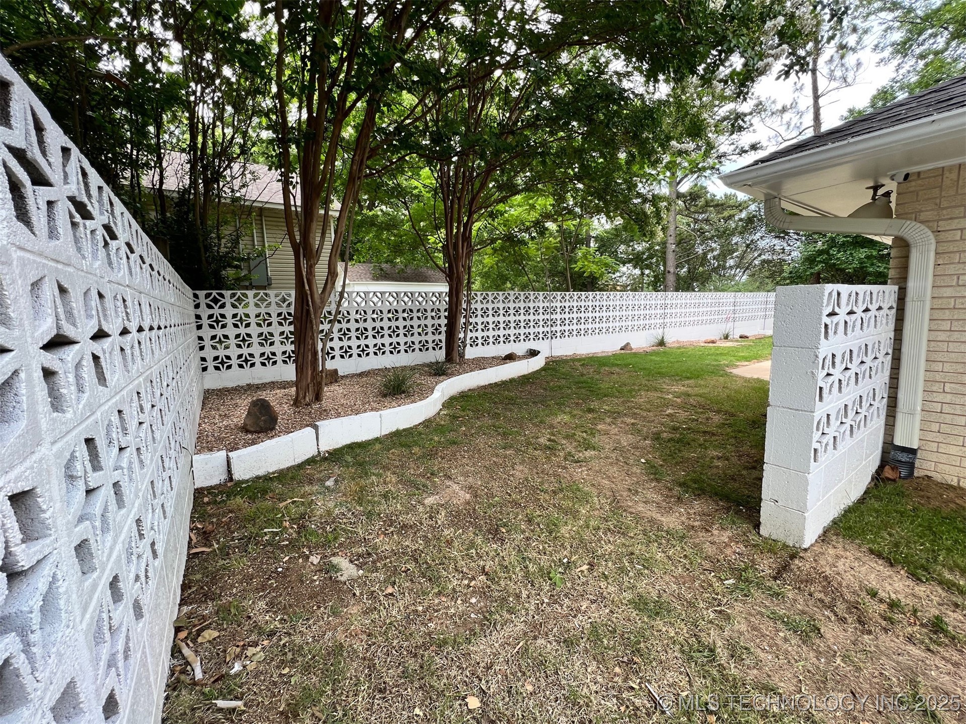 1604 Broadway Boulevard W