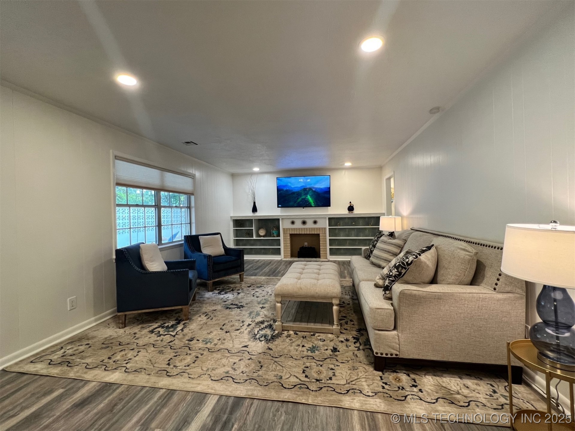 1604 Broadway Boulevard W