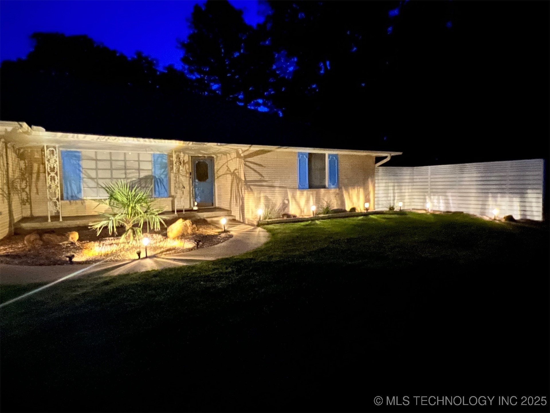 1604 Broadway Boulevard W