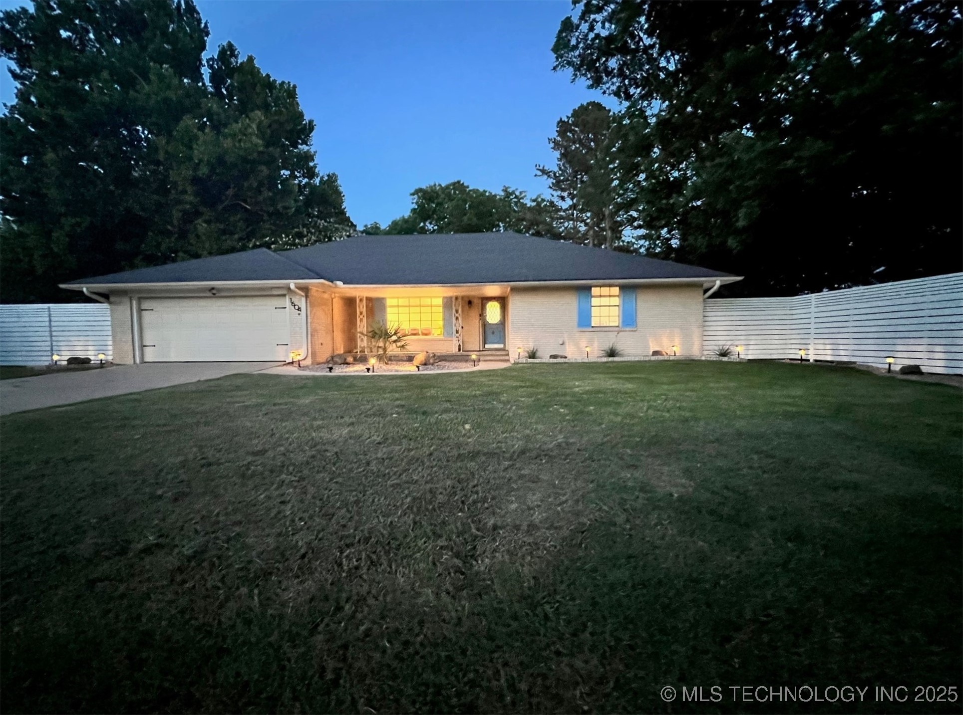 1604 Broadway Boulevard W