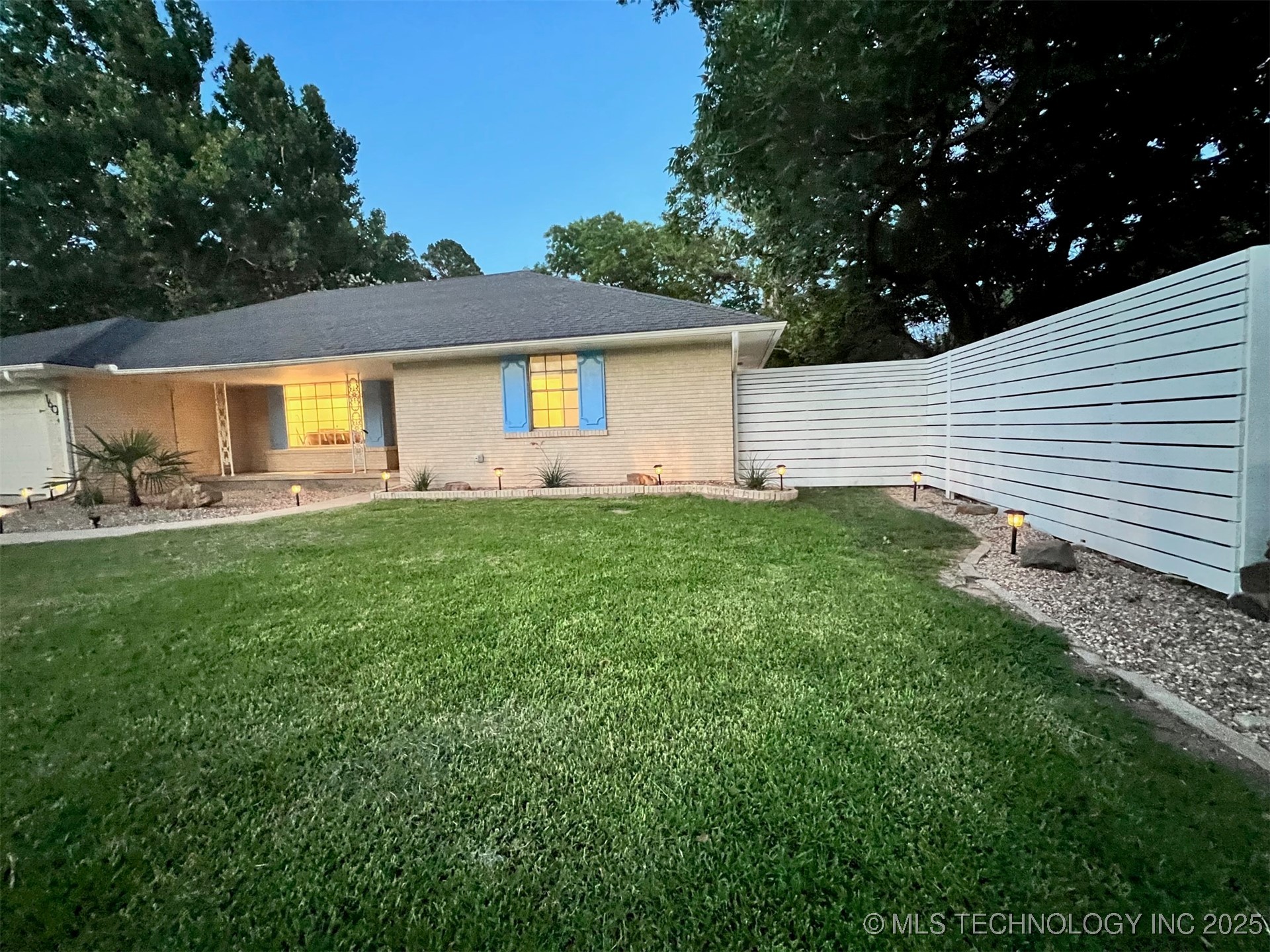 1604 Broadway Boulevard W