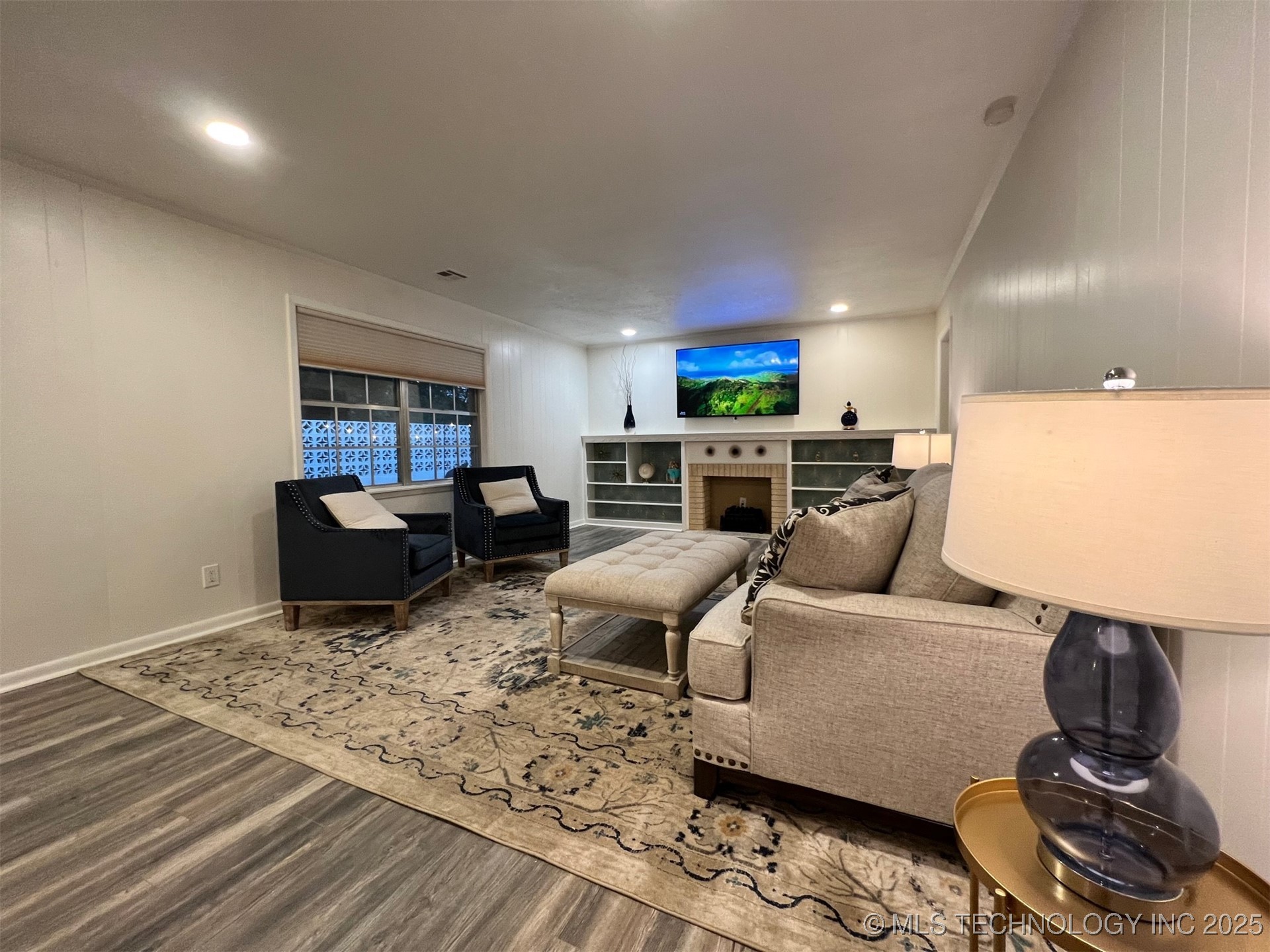 1604 Broadway Boulevard W