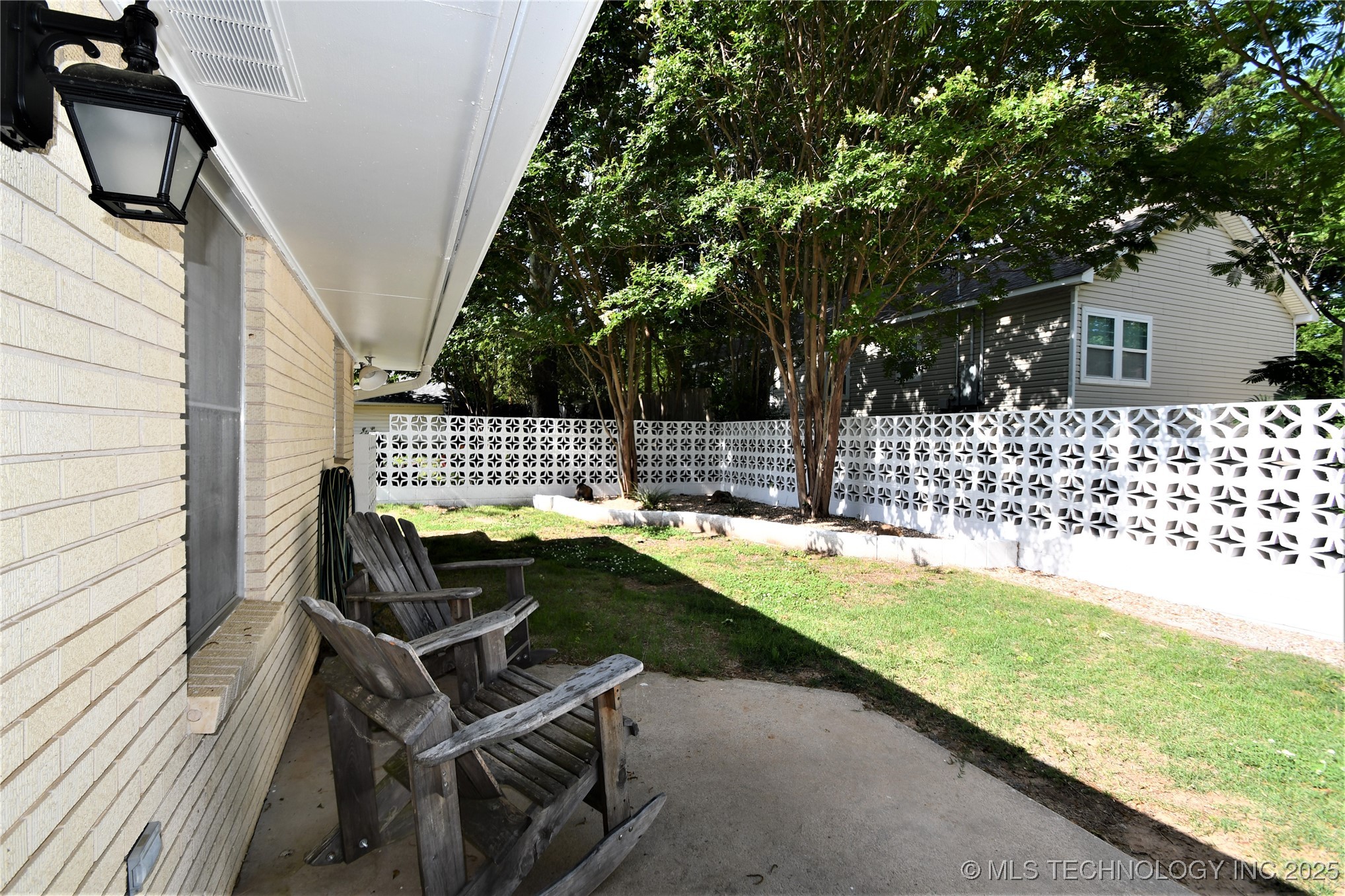 1604 Broadway Boulevard W