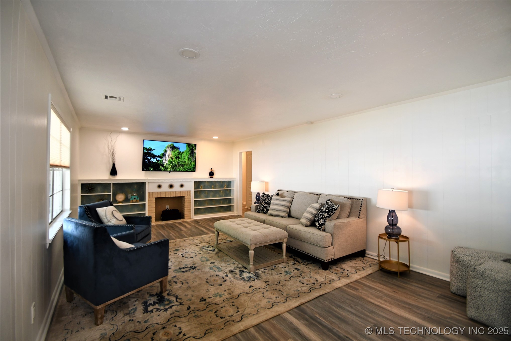 1604 Broadway Boulevard W