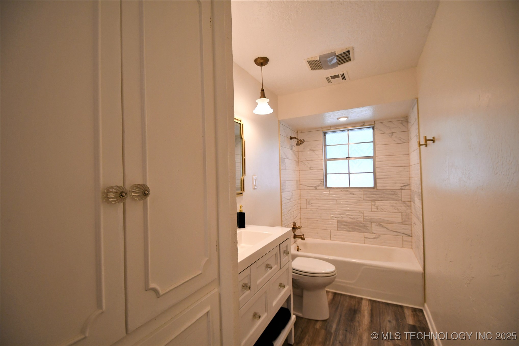 1604 Broadway Boulevard W