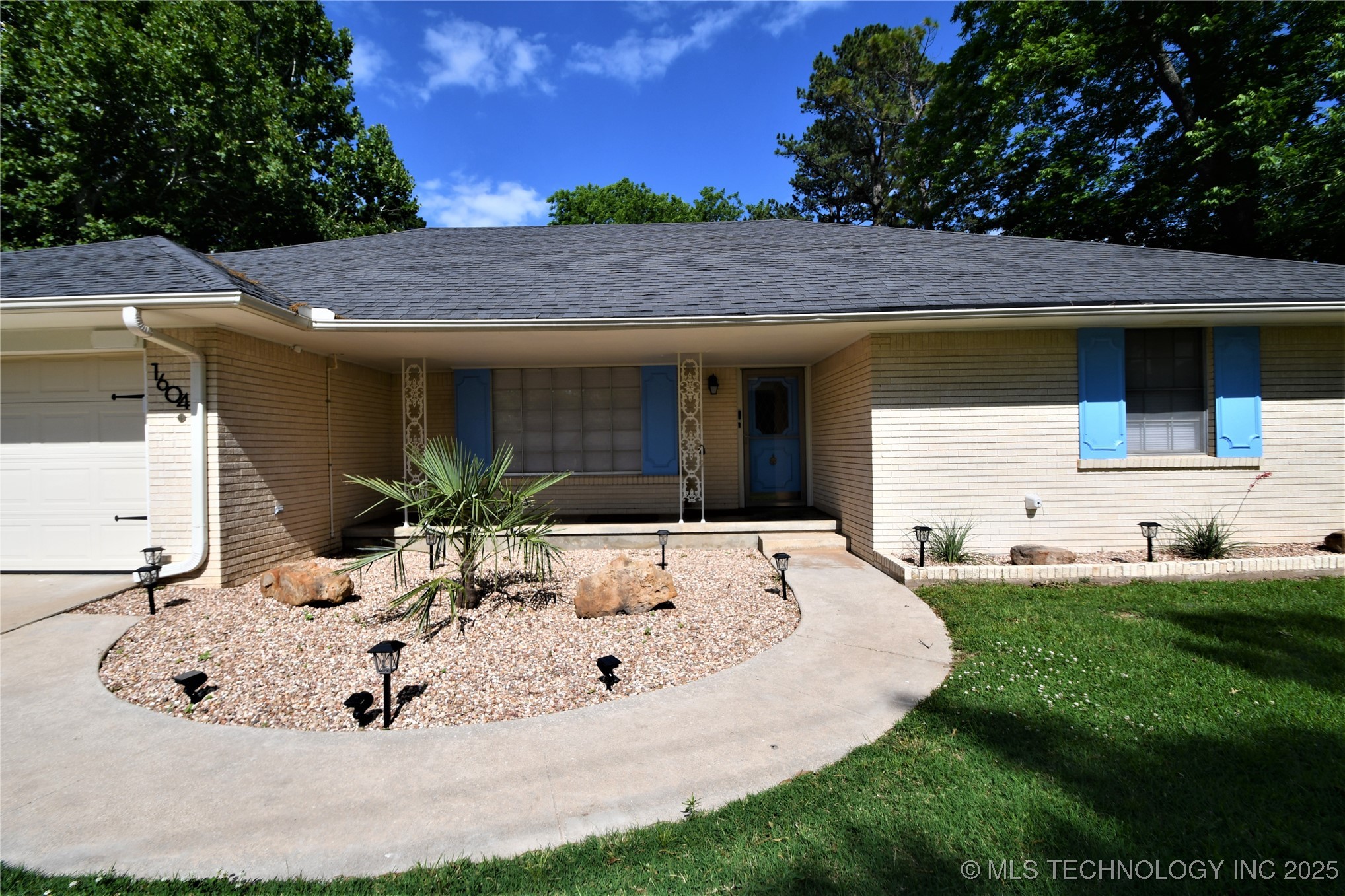 1604 Broadway Boulevard W