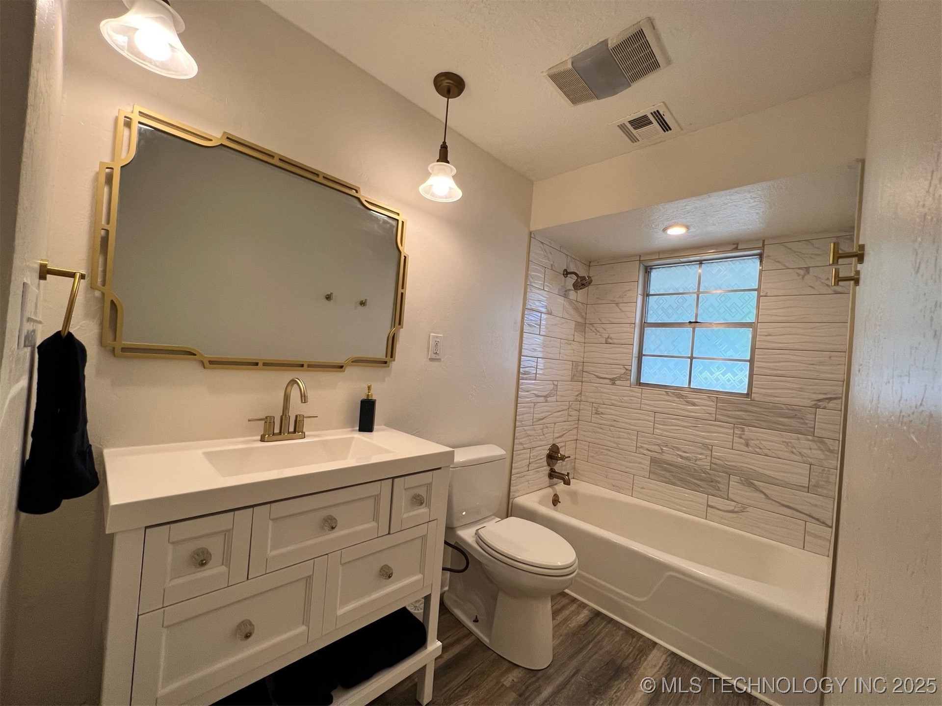 1604 Broadway Boulevard W