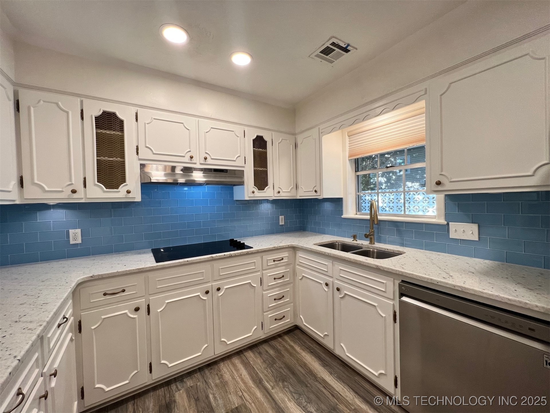 1604 Broadway Boulevard W