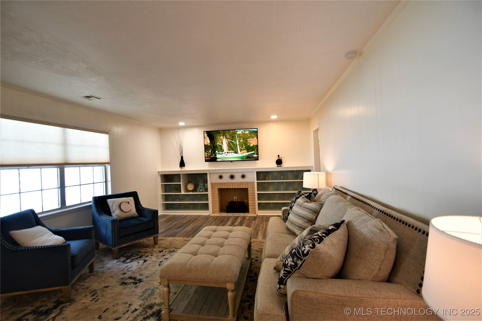 1604 Broadway Boulevard W