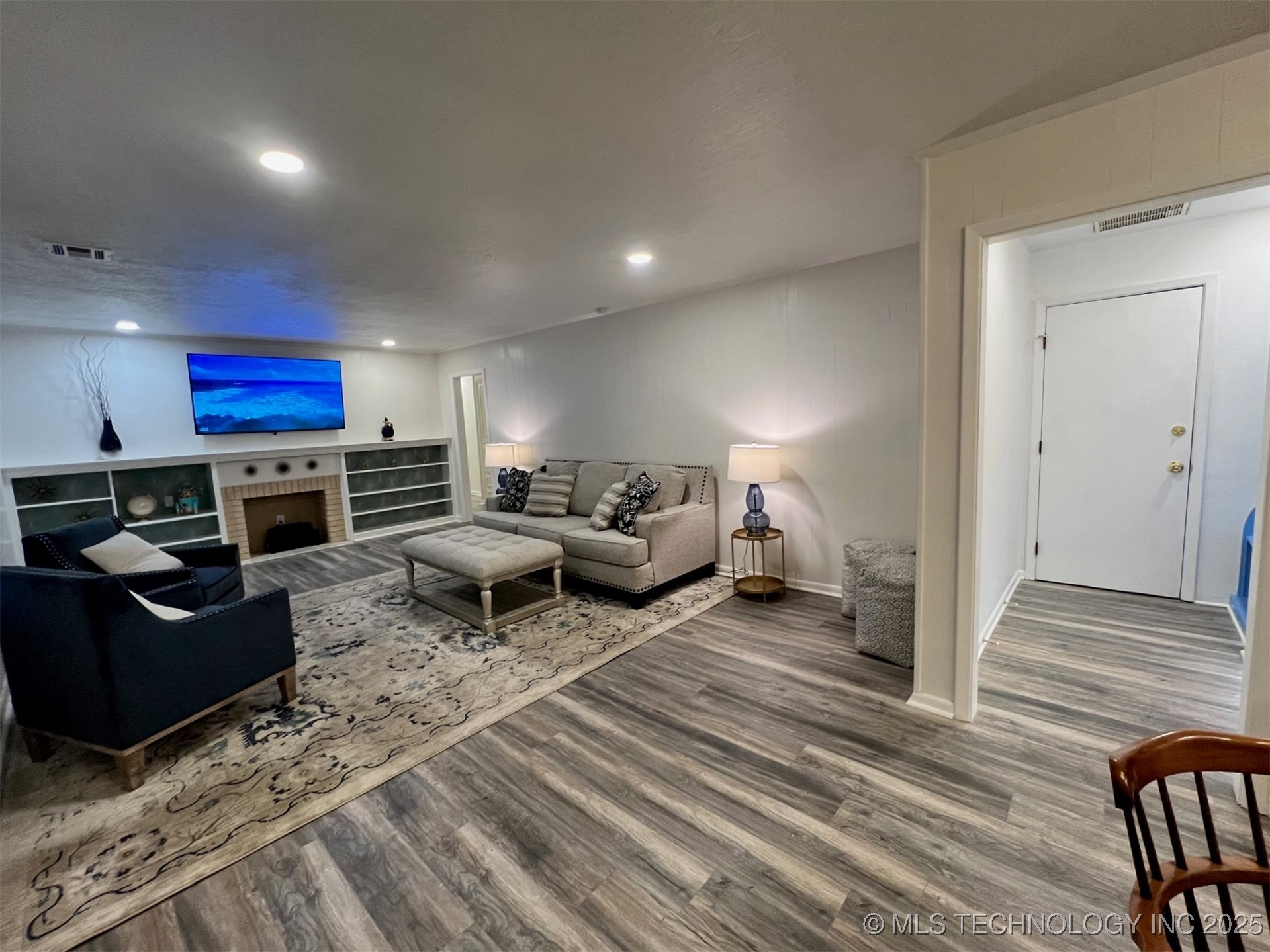 1604 Broadway Boulevard W