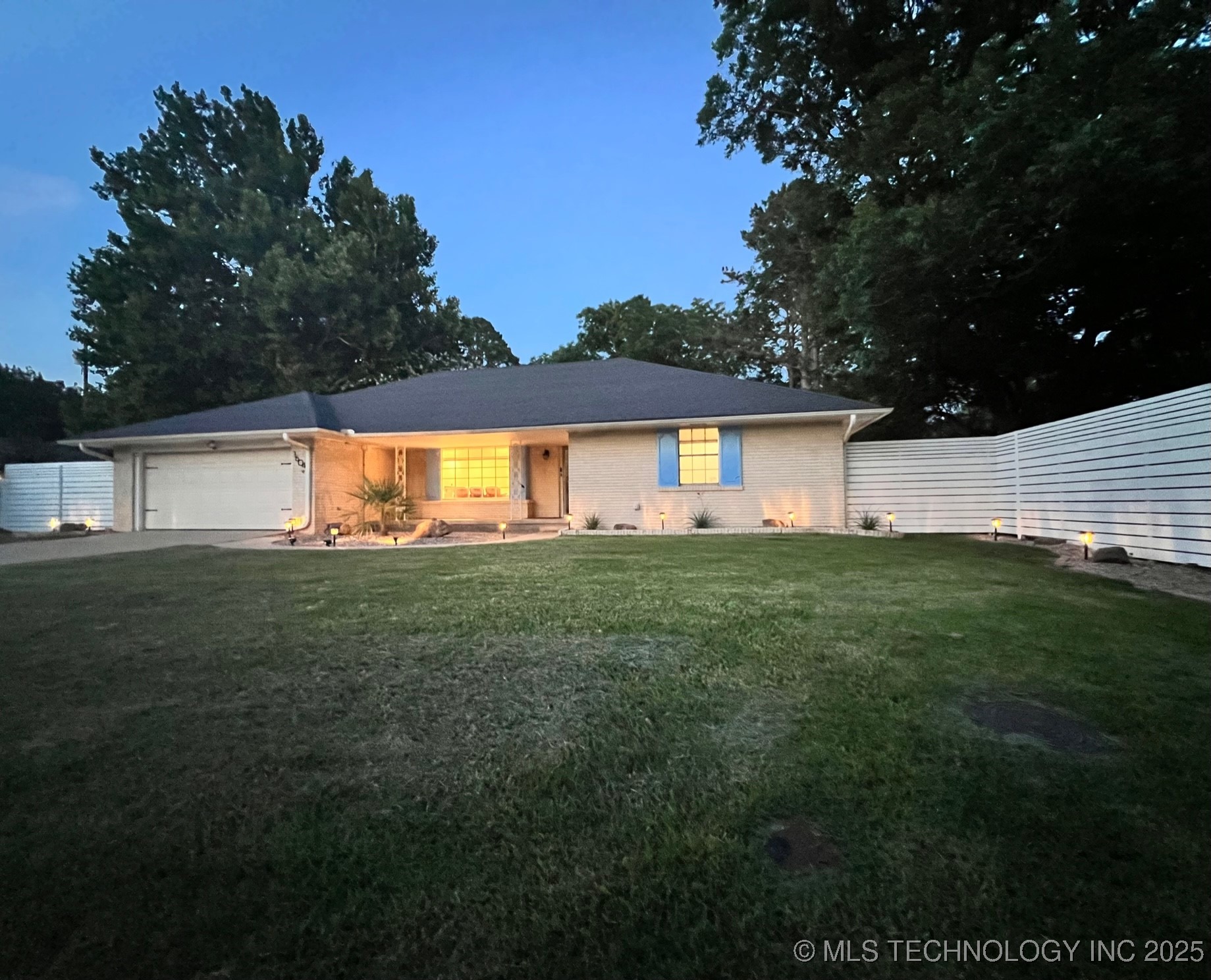 1604 Broadway Boulevard W