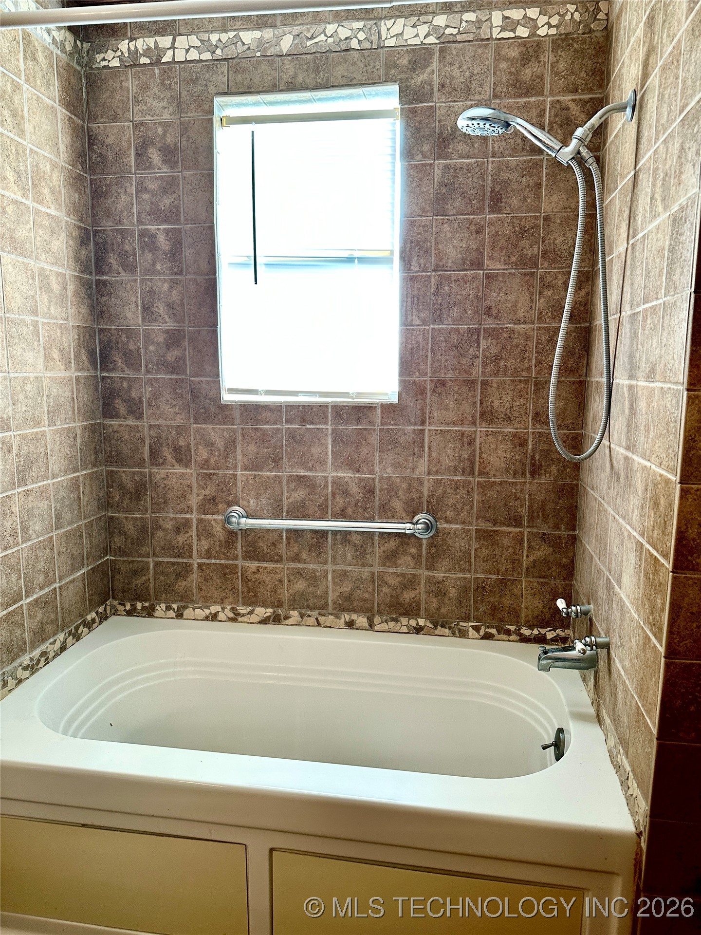 411 W 8th