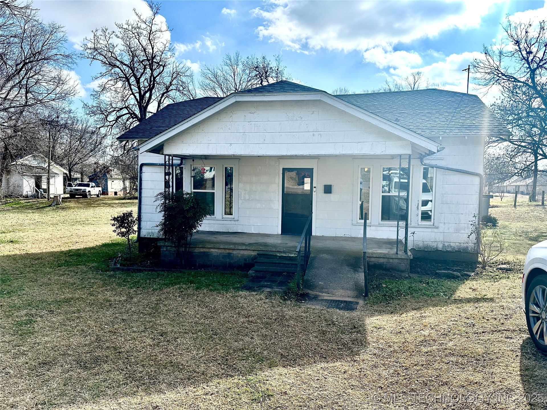 411 W 8th