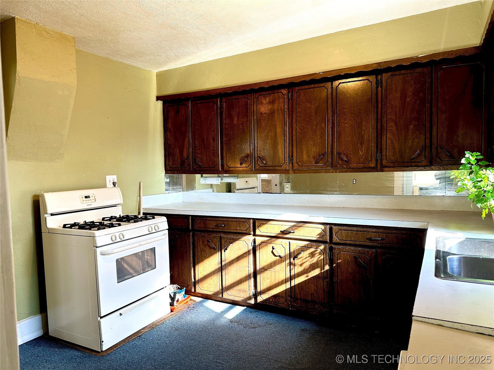 411 W 8th