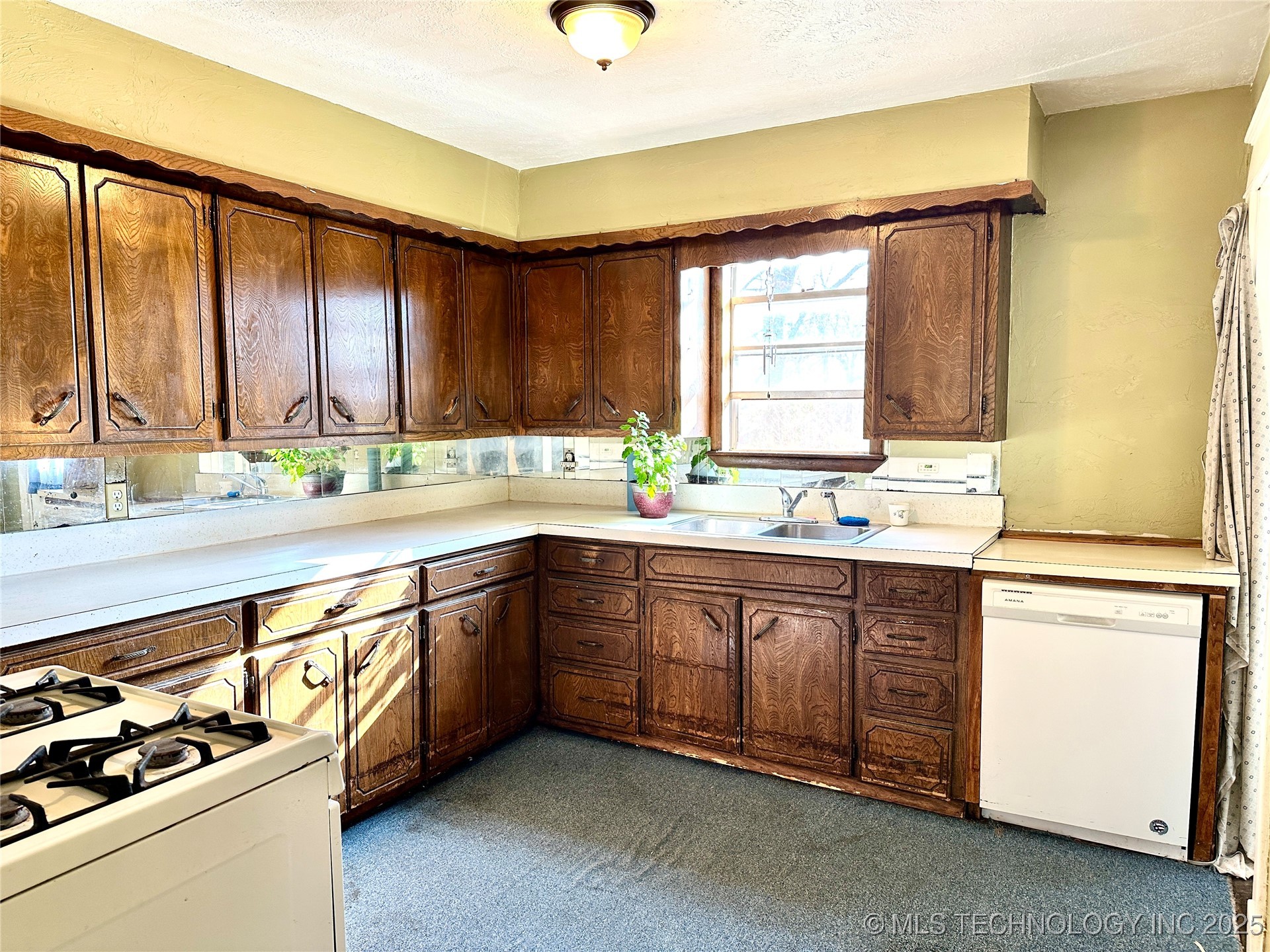 411 W 8th