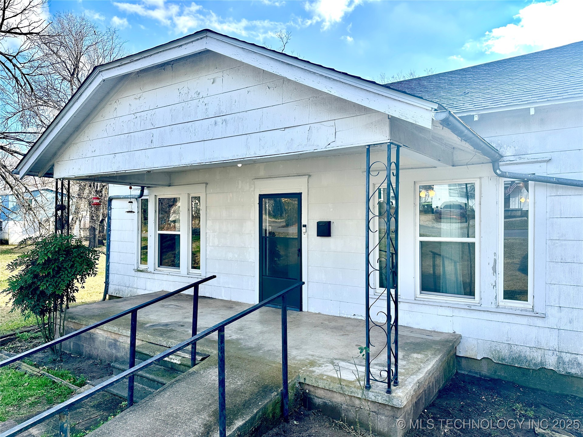 411 W 8th
