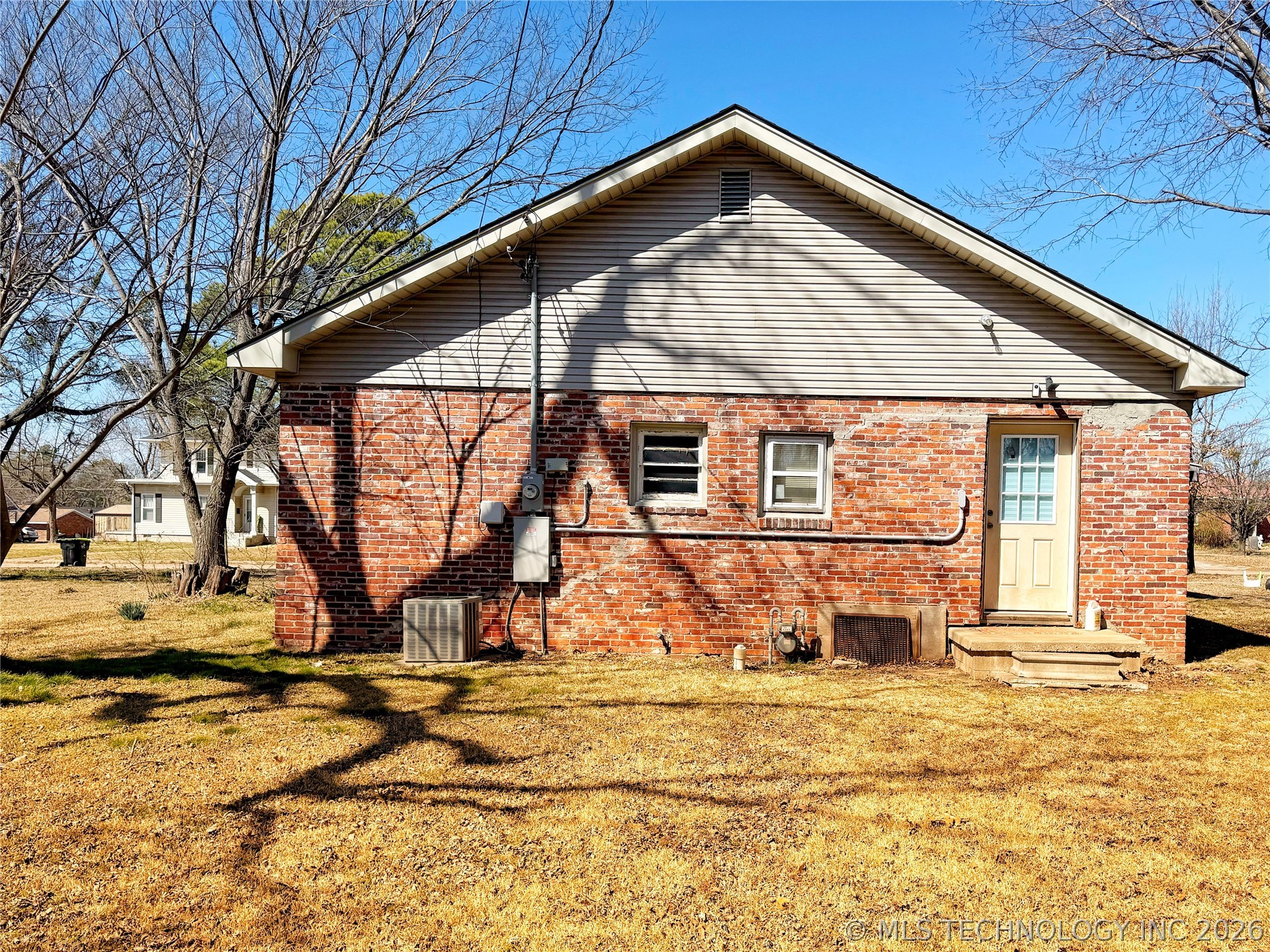 715 N Burgess