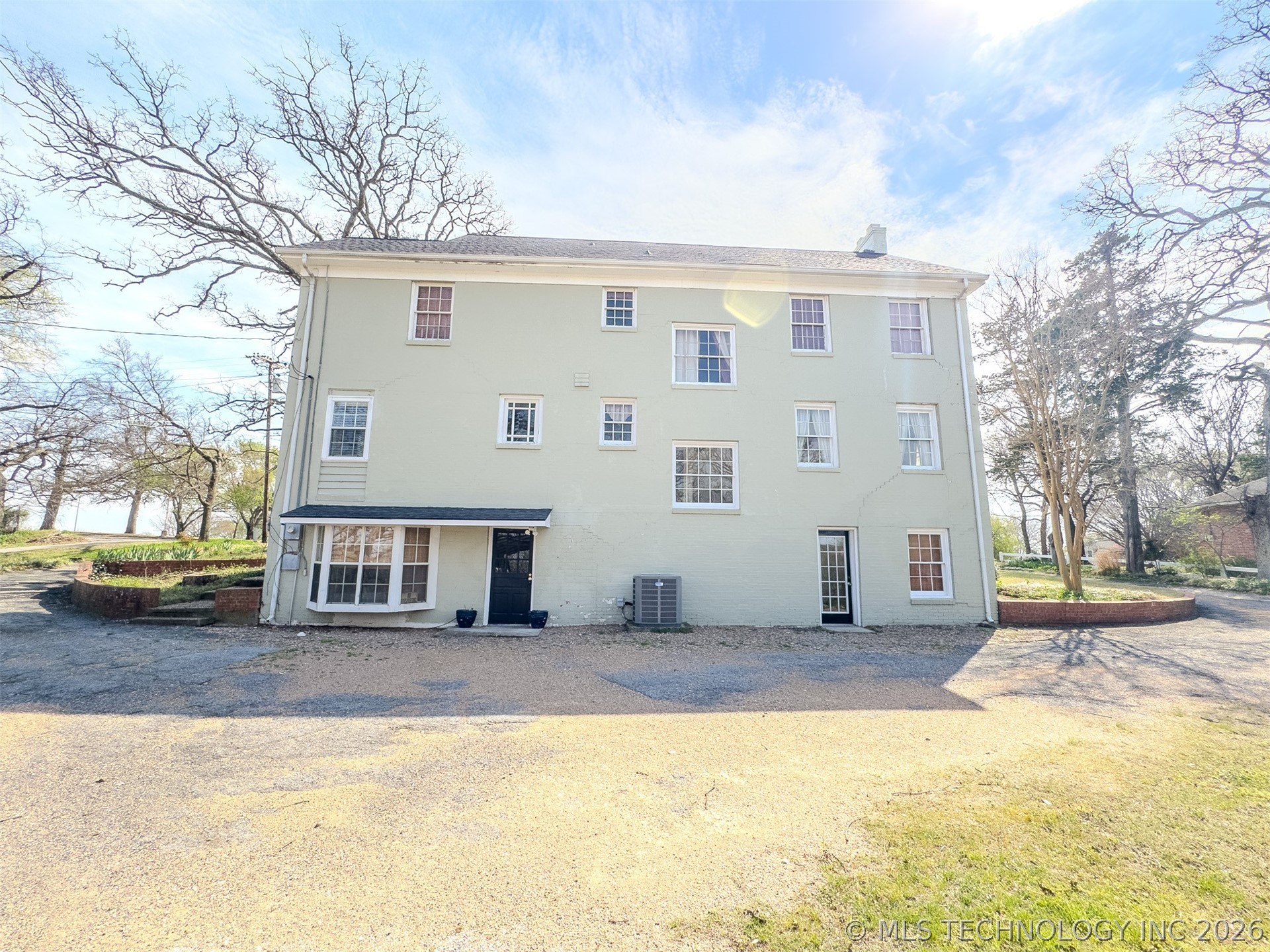 208 E Kings
