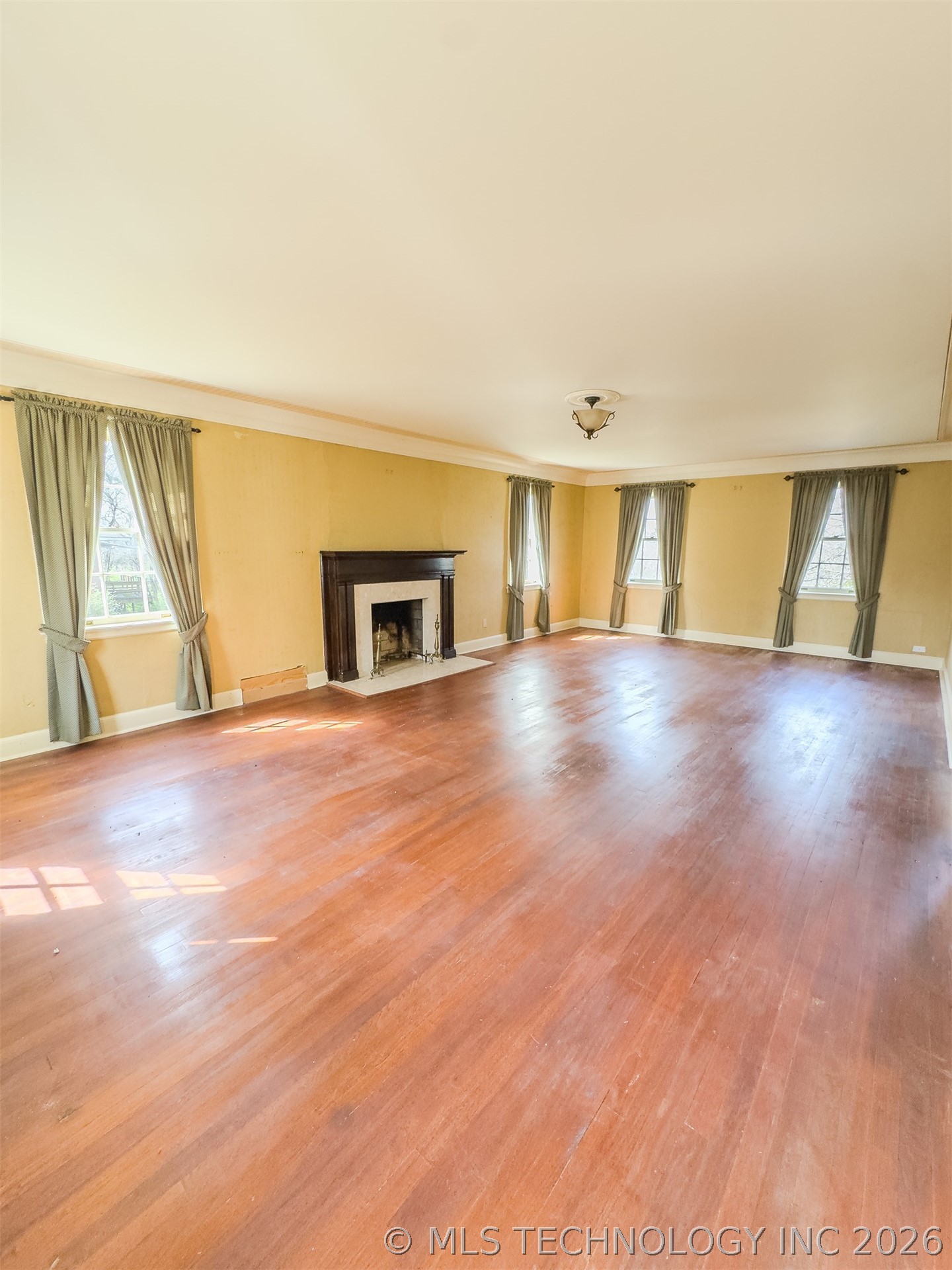 208 E Kings