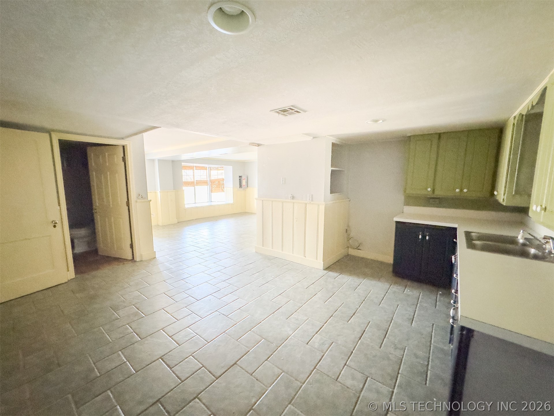 208 E Kings